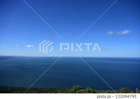 展望台から望むサロマ湖 132094795