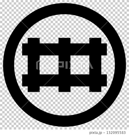 這是家族徽章。它是一個圓圈，中間有一個井字形圖案，旁邊還有一個井字形的十字架。 132095583