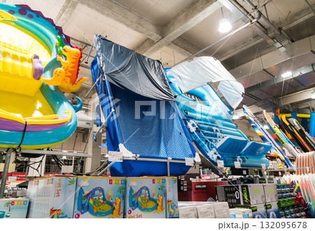 コストコホールセール 多摩境倉庫店　プール　東京都町田市小山ヶ丘 132095678