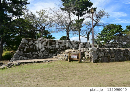 松坂城（三重県）天守閣跡と石垣 132096040