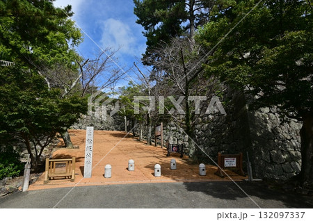 松坂城（三重県）裏門跡と登城口 132097337