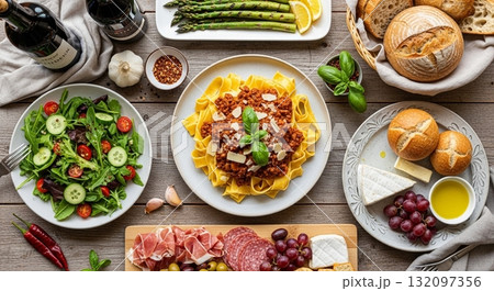 Inspirasi Sarapan Lezat dan Bergizi dengan Roti, Pancake, dan Buah Segar 132097356