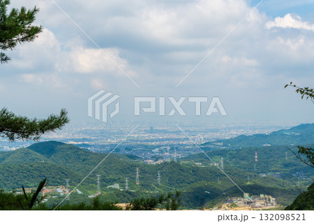 二上山雌岳から大阪方面を望む風景 132098521