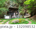 二上山の石窟寺院「岩屋」の風景 132098532