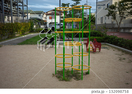 カラフルな公園遊具 132098758