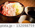 しゃぶしゃぶ用の食材セット 豚肉と野菜とつけだれ 132098759