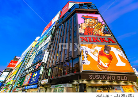 北海道 札幌市 夕暮れのすすきの交差点 北海道 札幌市 夕暮れのすすきの交差点 132098803
