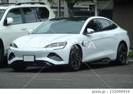 白い車(BYD・シール) 132099454