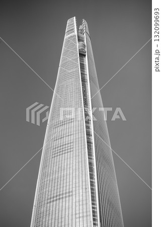 Black and white view of Lotte World Tower, 555 m supertall skyscraper, located in Songpa District of Seoul, South Korea Black and white view of Lotte World Tower, 555 m supertall skyscraper, located in Songpa District of Seoul, South Korea 132099693