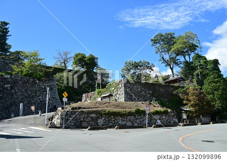松坂城(三重県)の石垣と表門跡 松坂城(三重県)の石垣と表門跡 132099896