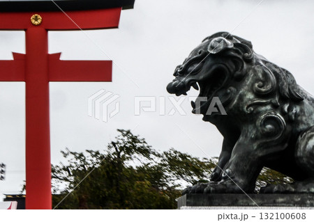 山形県護国神社の日本一の大きさの狛犬の片割れ 山形県護国神社の日本一の大きさの狛犬の片割れ 132100608