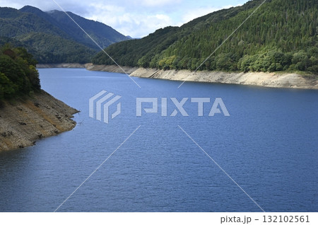 九頭竜ダムのダム湖 132102561