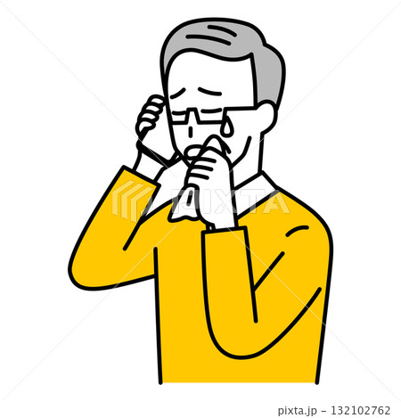 スマートフォンでの通話で泣く年配の男性 スマートフォンでの通話で泣く年配の男性 132102762