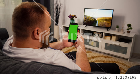 Smartphone Vertical Green Screen for Copy Space Chroma Key Mockup. 132105165