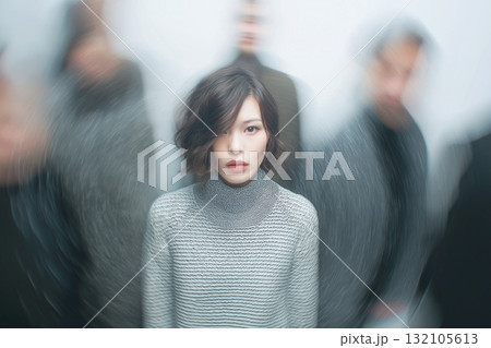 ニットを着た女性 ニットを着た女性 132105613