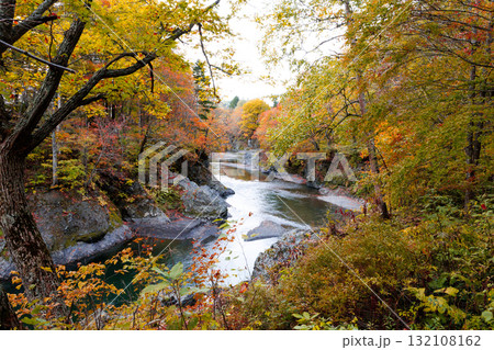 秋の滝上町の風景 132108162