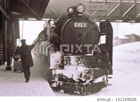 昭和46年 c62重連急行ニセコ倶知安駅到着 函館本線 北海道  記録写真 昭和46年 c62重連急行ニセコ倶知安駅到着 函館本線 北海道  記録写真 132109826