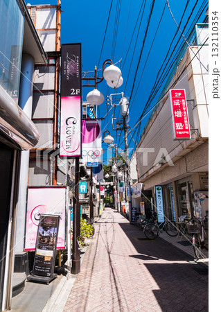 京王線 下高井戸駅の北口にある商店街 下高井戸駅前市場 路地を散歩 東京都世田谷区 京王線 下高井戸駅の北口にある商店街 下高井戸駅前市場 路地を散歩 東京都世田谷区 132110354