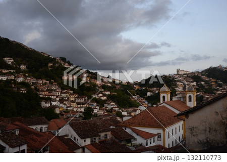 丘の上から撮影した街 丘の上から撮影した街 132110773