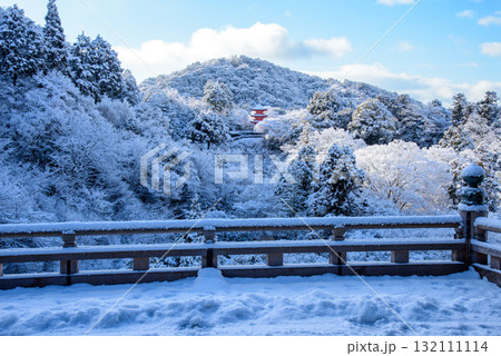 雪化粧した清水寺 子安の塔 雪化粧した清水寺 子安の塔 132111114