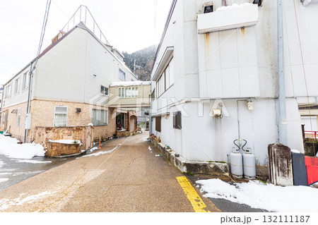 冬化粧した湯原温泉街 冬化粧した湯原温泉街 132111187