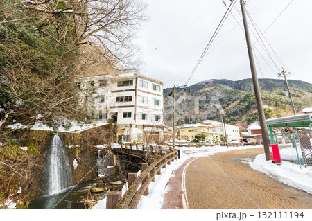 冬化粧した湯原温泉街 冬化粧した湯原温泉街 132111194