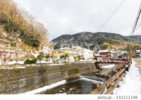 冬化粧した湯原温泉街 冬化粧した湯原温泉街 132111198