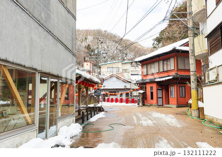 冬化粧した湯原温泉街 132111222