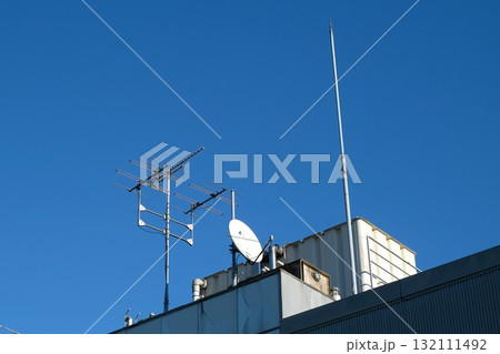 パラボラアンテナと八木アンテナ 132111492