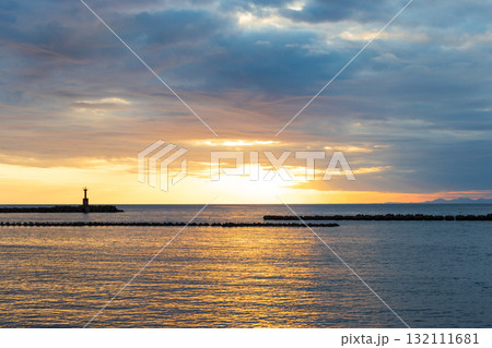伊豆半島の松崎町の海の日没 伊豆半島の松崎町の海の日没 132111681