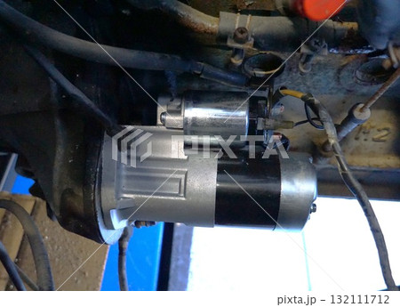 1974年式S30フェアレディZ整備 交換されたスターターモーター 整備中のS30フェアレディZ 1974年式S30フェアレディZ整備 交換されたスターターモーター 整備中のS30フェアレディZ 132111712