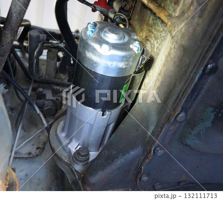 1974年式フェアレディZ整備　交換されたスターターモーター　整備中のフェアレディZ 132111713