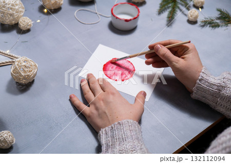 Christmas ball Gift Christmas idea. Do it yourself instruction postcard eco-friendly decoration. Making handmade presents children's diy projects. Holiday family time 132112094