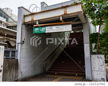 JR東日本・TWRりんかい線「大崎駅」西口の駅名表示 JR東日本・TWRりんかい線「大崎駅」西口の駅名表示 132112502
