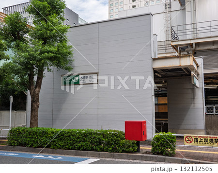 JR東日本・TWRりんかい線「大崎駅」西口の駅名表示 132112505