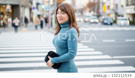 新宿・女装の50代のおじさん 132112534