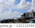 石垣空港で出発準備中の旅客機 132112588