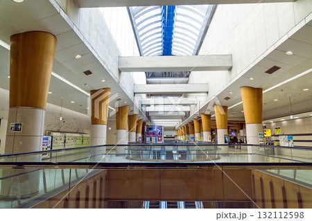 東京テレポート駅の内部の風景　りんかい線　東京都江東区青海 132112598
