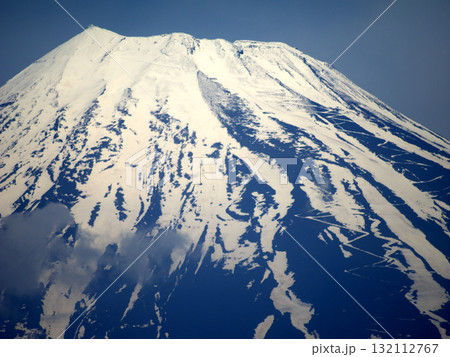 冠雪した山頂 冠雪した山頂 132112767