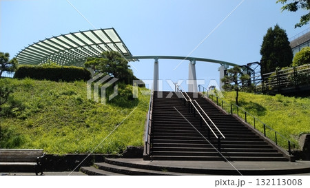 港の見える丘公園　展望台に続く階段 132113008