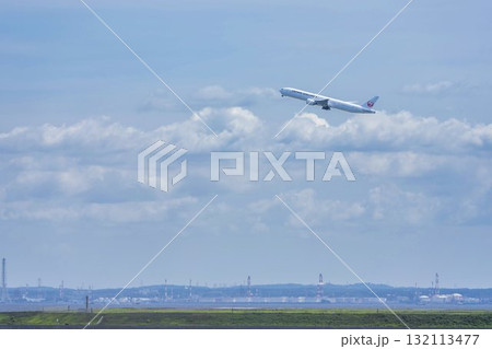 羽田空港の風景 離陸中の飛行機 東京都大田区 羽田空港の風景 離陸中の飛行機 東京都大田区 132113477