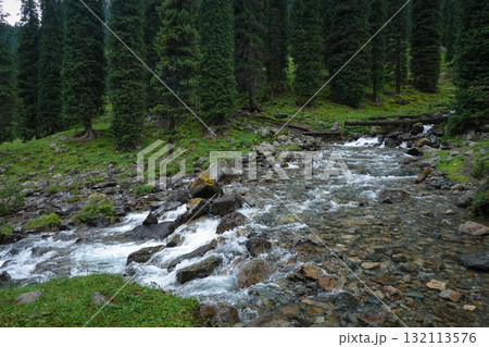 キルギス_アルティンアラシャン_カラコル峡谷 132113576