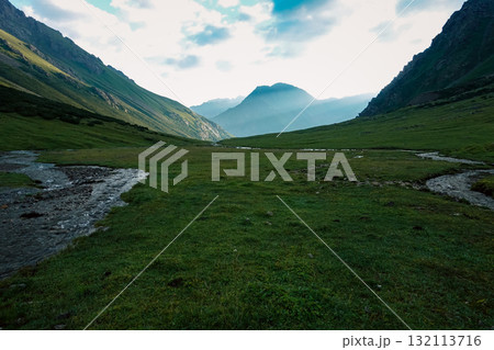 キルギス_カラコル峡谷-Telety Pass 132113716