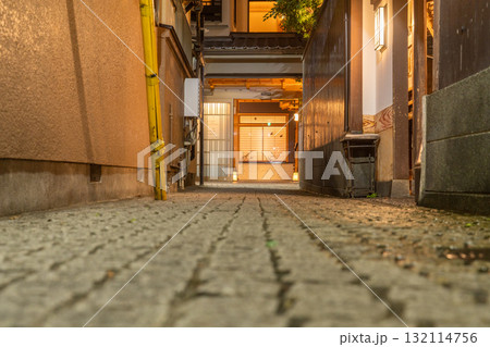 《東京都》神楽坂・かくれんぼ横丁 《東京都》神楽坂・かくれんぼ横丁 132114756