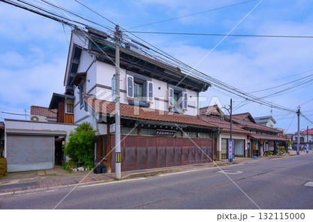 福島県会津若松市七日町の県道59号沿いの古建築物 福島県会津若松市七日町の県道59号沿いの古建築物 132115000