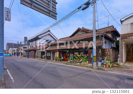 福島県会津若松市七日町の県道59号沿いの古建築物 福島県会津若松市七日町の県道59号沿いの古建築物 132115001