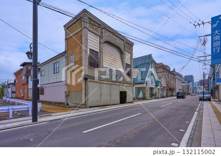 福島県会津若松市大町の国道252号(七日町通り)沿いの古建築物 福島県会津若松市大町の国道252号(七日町通り)沿いの古建築物 132115002