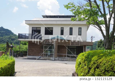 隠岐の島町銚子ダムの管理棟 隠岐の島町銚子ダムの管理棟 132115129