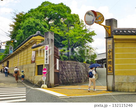 三十三間堂の堂々たる風格のある情景 三十三間堂の堂々たる風格のある情景 132115240