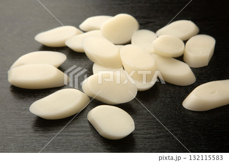 スライスされたカレトック 132115583